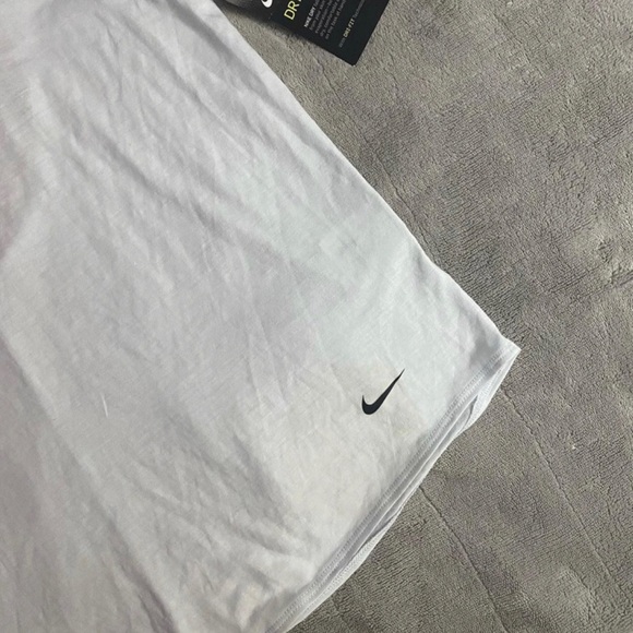 Dry Nike Tank - Picture 4 of 5